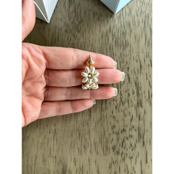 House of Harlow 1960 Pearl Daisy Post Hoop Earrings - Picture 5 of 8